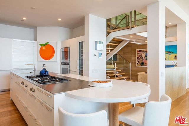 24380 Malibu Road, Malibu CA: https://media.crmls.org/mediaz/669624d7-0fd1-4b72-8168-907848682076.jpg