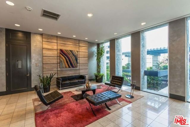 800 W 1ST Street, Los Angeles CA: https://media.crmls.org/mediaz/66963db2-d5c9-45ef-ad52-388dbfea30d4.jpg