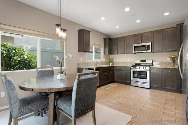 259 Oberlander Way, Fallbrook CA: https://media.crmls.org/mediaz/66964453-ac9a-454d-9ea6-f4f61d941212.jpg