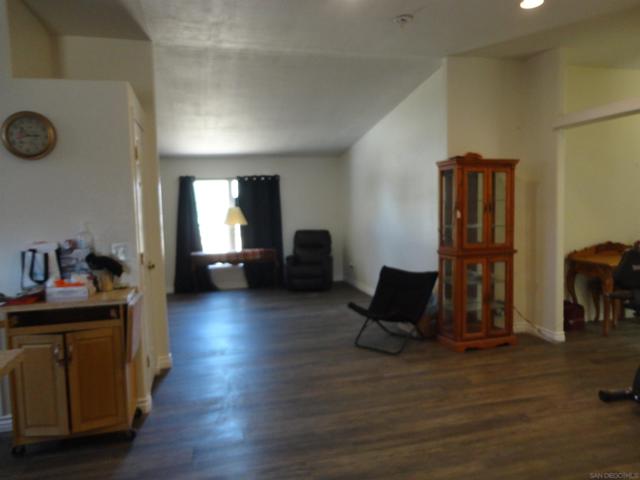 22545 El Centro Rd, Apple Valley CA: https://media.crmls.org/mediaz/66966eed-ce49-4e89-b5c9-3a4e17a3a314.jpg