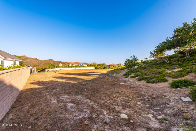 4221 Goldstone Lane, Simi Valley CA: https://media.crmls.org/mediaz/66967fe7-1024-4a7b-9ece-939a195fab68.jpg