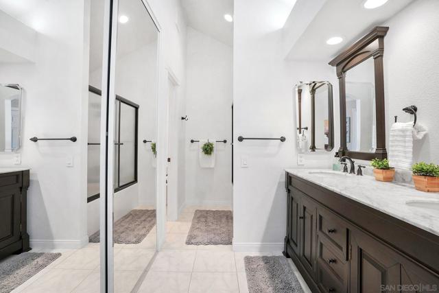 731 Edgewater Dr, Chula Vista CA: https://media.crmls.org/mediaz/6697f8e4-e18f-4111-a3fd-56c72ff24d73.jpg