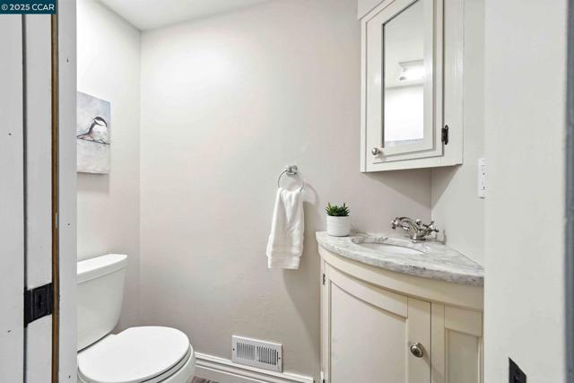 4417 Sunlight Ct, Concord CA: https://media.crmls.org/mediaz/66982f4d-7697-40f0-a3ce-f1268b7fd171.jpg