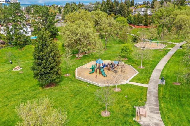 942 Finovino Ct, Pleasanton CA: https://media.crmls.org/mediaz/66983a1f-893d-4101-9fbd-b0f0ea201220.jpg