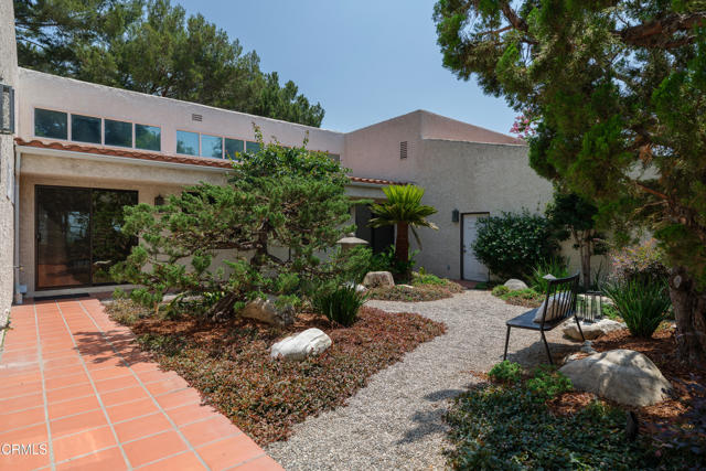 872 Flores De Oro, South Pasadena CA: https://media.crmls.org/mediaz/66987ca2-1f5b-48a1-ac91-01b0a8b58d1a.jpg