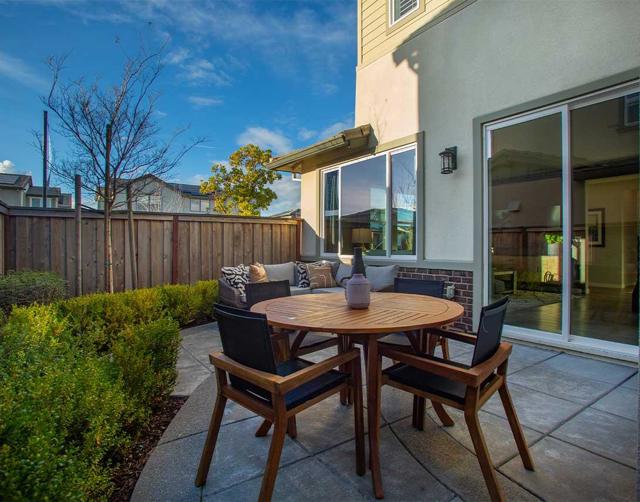 2426 Lake Club, Fairfield CA: https://media.crmls.org/mediaz/6698d8da-6c0f-414d-93fe-43528d673eaf.jpg