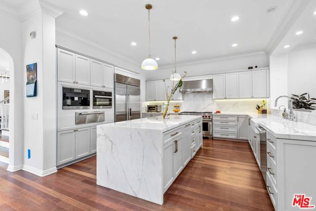 4110 Prado De Los Zorros, Calabasas CA: https://media.crmls.org/mediaz/6698dc49-fa93-41e8-8ddb-ef48f9d29228.jpg