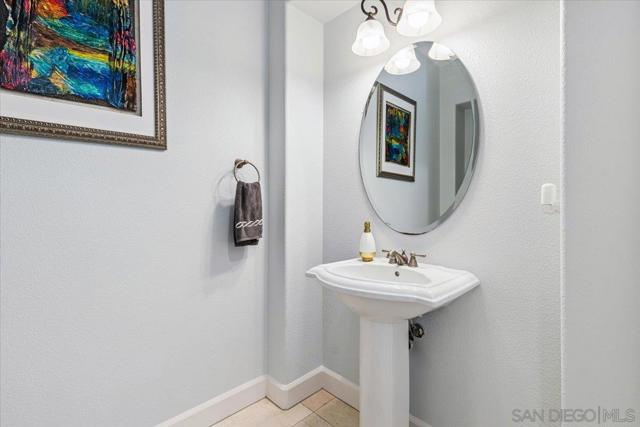 6839 Helenite Pl, Carlsbad CA: https://media.crmls.org/mediaz/669914a0-d1b5-4f43-9139-e2192d8e27ab.jpg