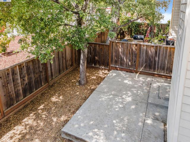 19723 Redwood Rd, Castro Valley CA: https://media.crmls.org/mediaz/66991e35-ff19-476f-8c07-7ede64871f35.jpg