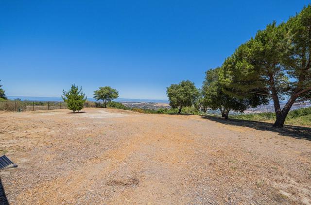 12167 Saddle Road, Carmel Valley CA: https://media.crmls.org/mediaz/669957a1-a55c-4a6f-a872-a0c0febff8db.jpg