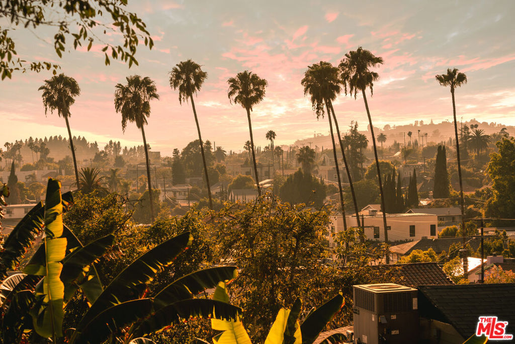 https://media.crmls.org/mediaz/6699698f-fe79-4ce3-9ed4-96c343492e24.jpg?preset=X-Large