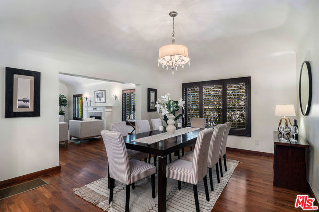 664 S Highland Avenue, Los Angeles CA: https://media.crmls.org/mediaz/669a3745-c572-45b4-a978-6dbebf6ce835.jpg