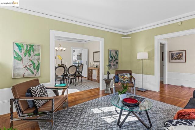 61 Wildwood Ave, Piedmont CA: https://media.crmls.org/mediaz/669acd67-a35b-46c0-bb91-97014484c00a.jpg