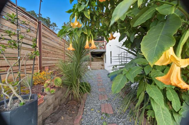 18530 Berta Ridge Place, Salinas CA: https://media.crmls.org/mediaz/669b0940-9d6a-4a28-94e8-f68e789f9b9e.jpg