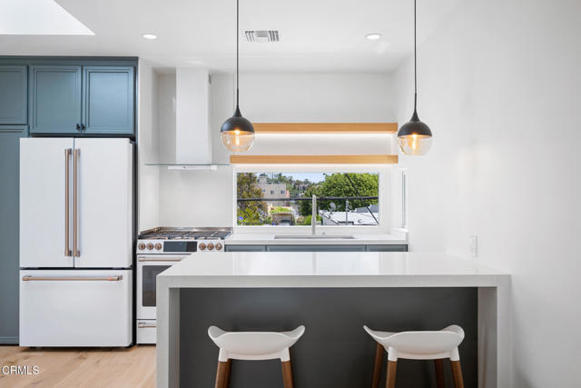 1932 1/4 Hillhurst Avenue, Los Angeles CA: https://media.crmls.org/mediaz/669b1ed7-da5d-4fa1-9e09-ae37551211a8.jpg