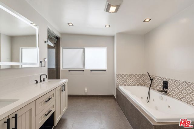 10650 Putney Road, Los Angeles CA: https://media.crmls.org/mediaz/669b90ca-0fa8-4ba0-bf6f-d7b67653c9de.jpg