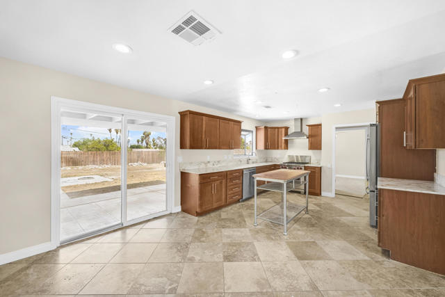 42720 Kansas Street, Palm Desert CA: https://media.crmls.org/mediaz/669baffb-b864-4580-9c18-a2f8be6c6633.jpg