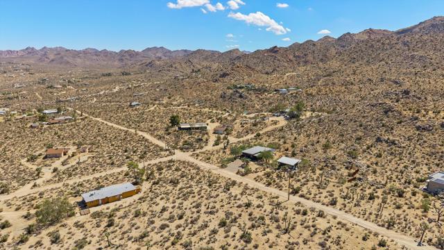 8744 Star Lane, Joshua Tree CA: https://media.crmls.org/mediaz/669d1b28-7ae3-454e-a8ac-7f8c5ebc111f.jpg
