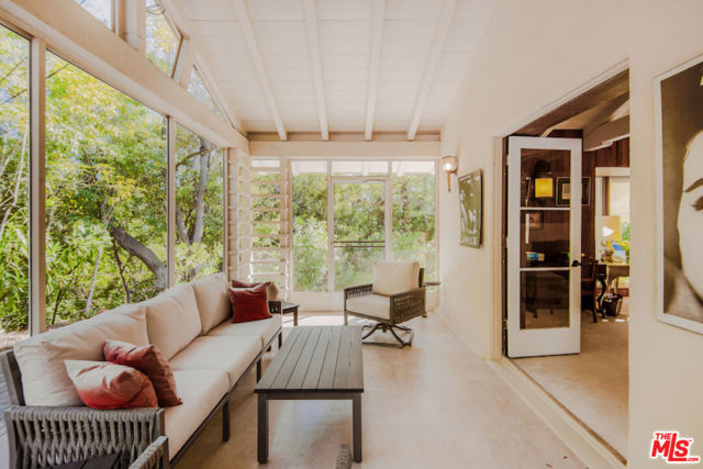 7917 Woodrow Wilson Drive, Los Angeles CA: https://media.crmls.org/mediaz/669d3d89-b86c-4d62-9514-6468ad6d740c.jpg