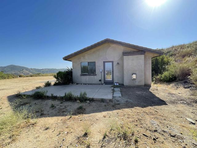 12478 Hillpoint Court, Valley Center CA: https://media.crmls.org/mediaz/669d8168-b2f4-4439-8b60-9428cdf078f2.jpg