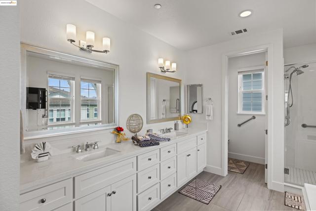 2810 Telegraph Blvd, Marina CA: https://media.crmls.org/mediaz/669de6fe-48fc-41f7-a7a1-ab46dc933712.jpg