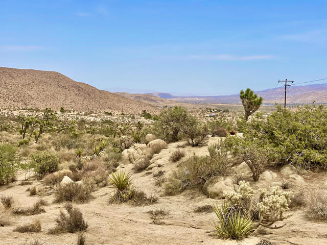 104 Bandera Road, Yucca Valley CA: https://media.crmls.org/mediaz/669df5ec-f8d1-462f-88ac-c78daee20ffb.jpg