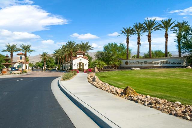 81673 Avenida Alturas, Indio CA: https://media.crmls.org/mediaz/669e02c4-7450-4ea7-a137-eadbdf5babbf.jpg