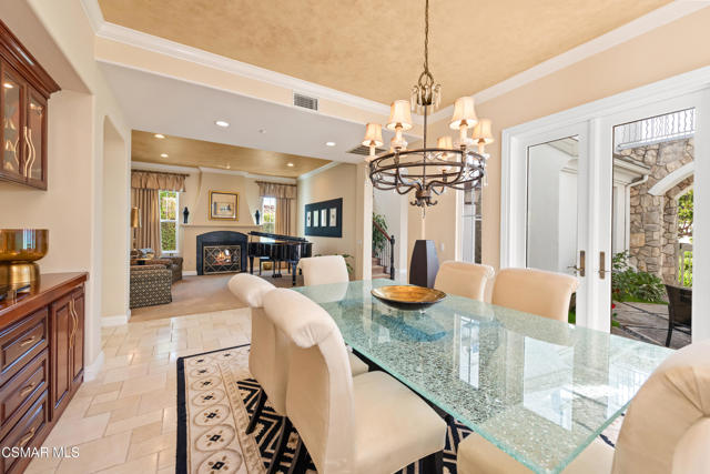 1008 N Country Club Drive, Simi Valley CA: https://media.crmls.org/mediaz/669e65f0-5526-4af7-8596-b8eff47959ff.jpg