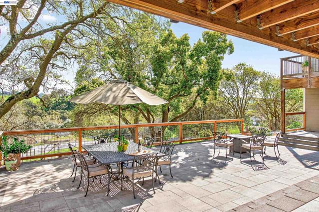 10700 Foothill Rd, Sunol CA: https://media.crmls.org/mediaz/669e8887-3030-46c9-85f1-9a26dfc6d75b.jpg