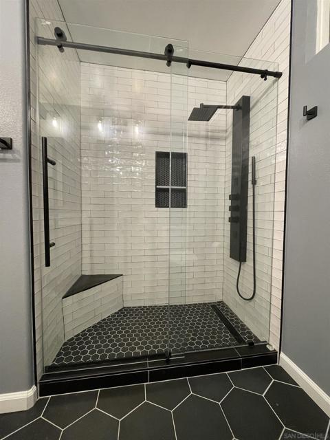 9539 Compass Point Dr S, San Diego CA: https://media.crmls.org/mediaz/669e8919-e9e6-47a7-95f3-0dded1b02efa.jpg