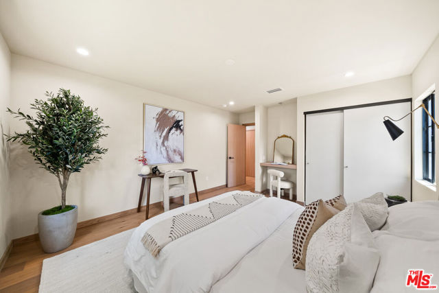 14742 Weddington Street, Sherman Oaks CA: https://media.crmls.org/mediaz/669ee421-473a-4e06-b299-15074ac07b3e.jpg