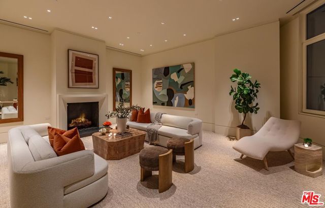 455 N Palm Drive, Beverly Hills CA: https://media.crmls.org/mediaz/669ee8ec-5c27-4b44-b0a0-33e479ef6f2a.jpg