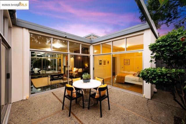 7145 View Ave, El Cerrito CA: https://media.crmls.org/mediaz/669f04c1-a701-477b-964e-a37d754d140a.jpg