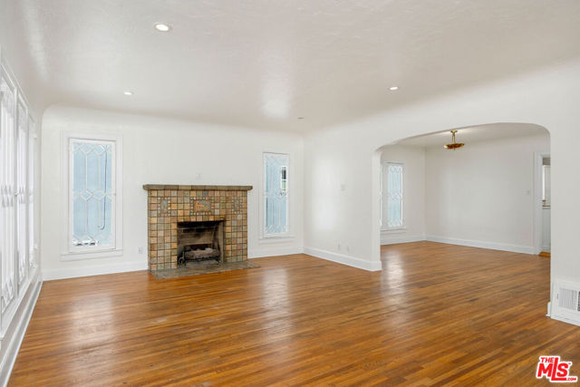 614 S Orange Drive, Los Angeles CA: https://media.crmls.org/mediaz/669f09ca-b4c2-4dbc-a7a7-f713676ef1a5.jpg