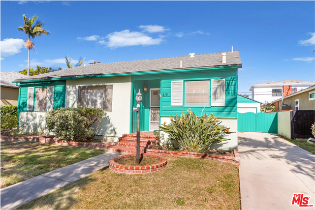 810 Appleby Street Venice, California Fantastic opportunity in Venice for a developer or owner user that wants to put their own stamp on their new home. First time on the market in over 50 years! Ideal location for dream home on a tree-lined street in a quiet pocket in Venice. Steps away from shops and restaurants on Lincoln and Penmar Golf Course. Don't let this prime opportunity pass you by. Property sold AS-IS with no warranties expressed or implied.