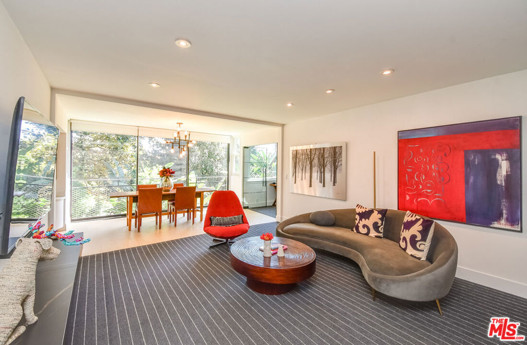 289 S Barrington Avenue #A211