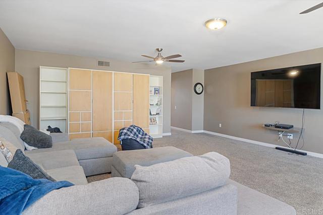 Detail Gallery Image 21 of 43 For 5676 Chateau Dr, San Diego,  CA 92117 - 7 Beds | 3/2 Baths