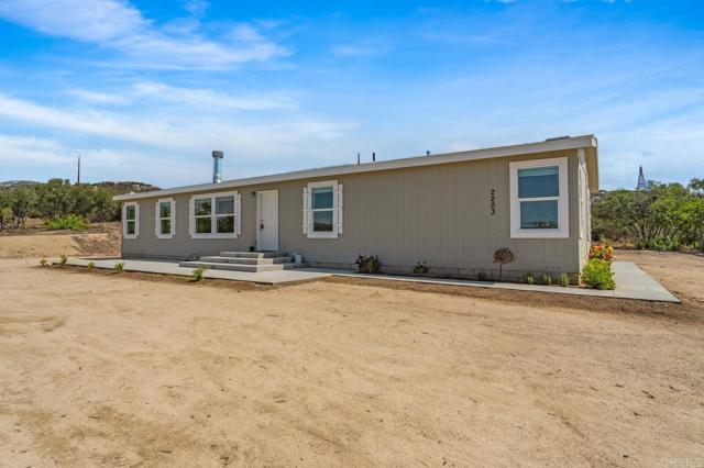 2203 Hyde Park Lane, Campo CA: https://media.crmls.org/mediaz/66a0b682-f6ea-49a5-9a5f-68447a26d370.jpg