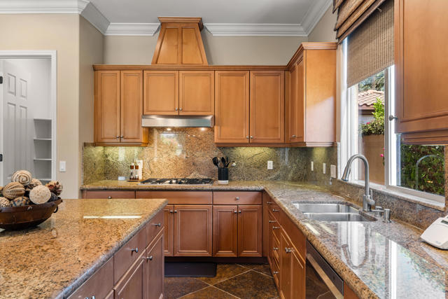 56925 Mountain, La Quinta CA: https://media.crmls.org/mediaz/66a0d48e-c284-4b62-aee0-2ac59d57ec04.jpg