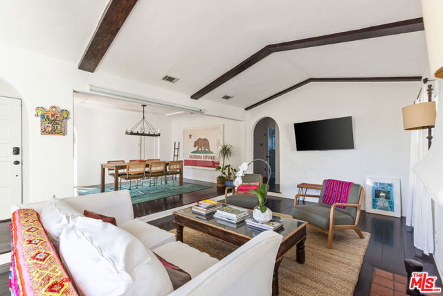 8023 Clinton Street, Los Angeles CA: https://media.crmls.org/mediaz/66a0d5fe-5cb2-4503-bbcb-547060b46d88.jpg