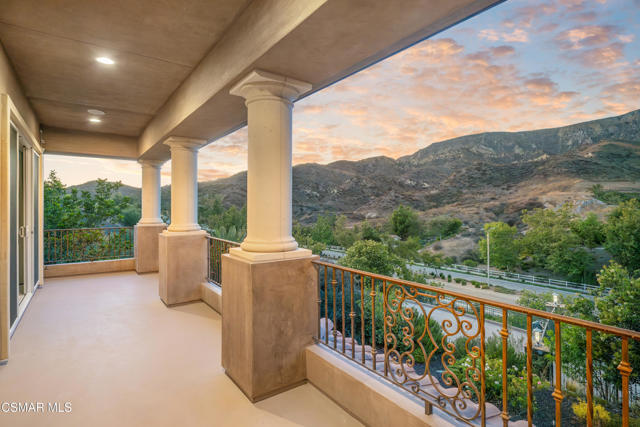 2462 Lost Canyons Drive, Simi Valley CA: https://media.crmls.org/mediaz/66a12e60-8fe1-420c-913e-e74ea2e4d4f7.jpg