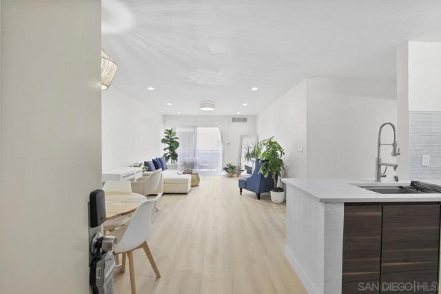 1621 Hotel Cir S, San Diego CA: https://media.crmls.org/mediaz/66a18059-16b8-499f-9fda-8588c57f9254.jpg