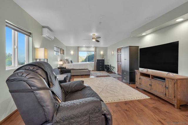 555 Manzanita Dr, Julian CA: https://media.crmls.org/mediaz/66a1a1be-beb1-46ee-aac4-e780f2d2badb.jpg