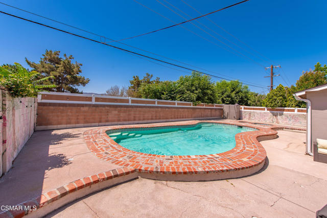 3268 Hilldale Avenue, Simi Valley CA: https://media.crmls.org/mediaz/66a1aeb3-c6b9-48ad-a3c5-4ccc22b351a8.jpg