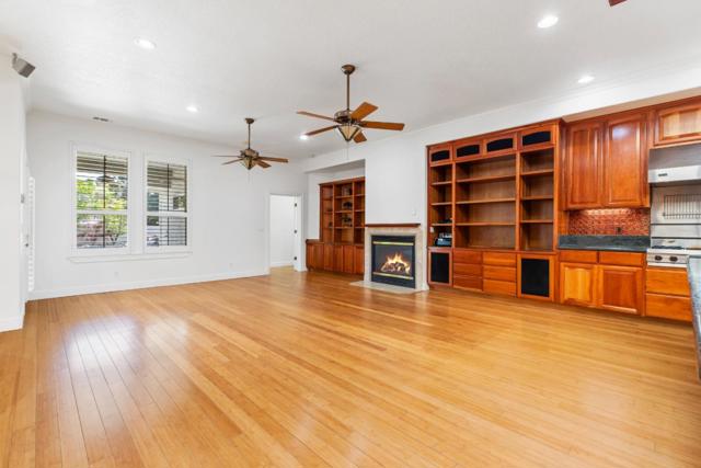 5000 Peach Blossom Lane, Oakdale CA: https://media.crmls.org/mediaz/66a2113c-4b7f-41d7-a012-c42c34c6172c.jpg