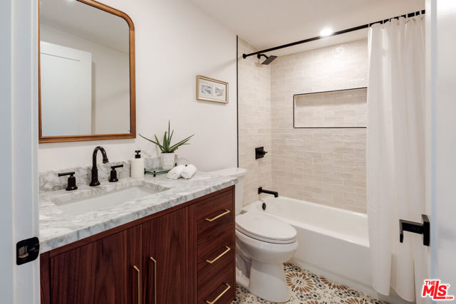 19777 Grand View Drive, Topanga CA: https://media.crmls.org/mediaz/66a3e647-5f7e-41b7-9150-ede4d5daf94d.jpg