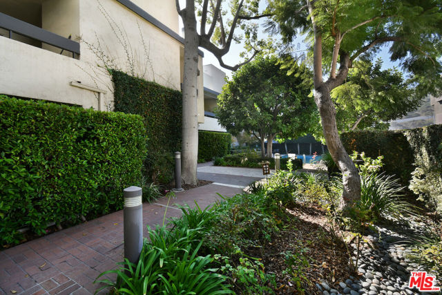 11687 Bellagio Road, Los Angeles CA: https://media.crmls.org/mediaz/66a3ea97-a160-414d-a72f-840d916cc369.jpg