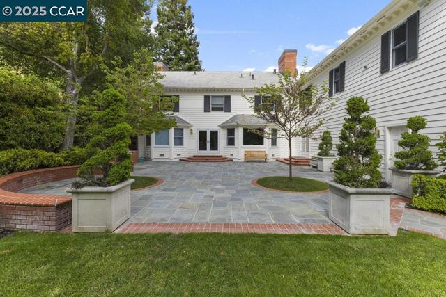 32 Kensington Ct, Alamo CA: https://media.crmls.org/mediaz/66a3f3be-34b6-484f-bb14-48e9970e3f33.jpg