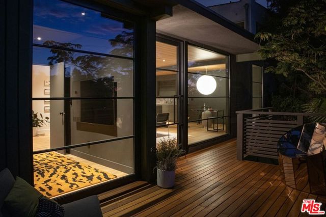 4934 La Roda Avenue, Los Angeles CA: https://media.crmls.org/mediaz/66a43ce9-1db3-4dd2-b9a2-8acbae9f9ce9.jpg