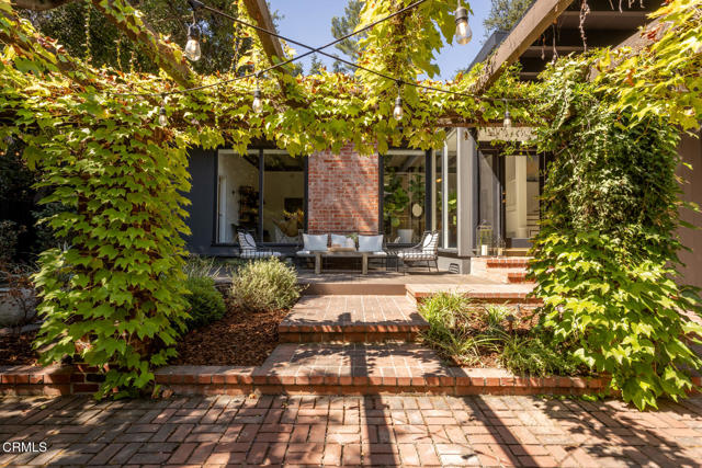 595 Linda Vista Avenue, Pasadena CA: https://media.crmls.org/mediaz/66a4903f-eef4-492b-b65a-25c521407cc5.jpg